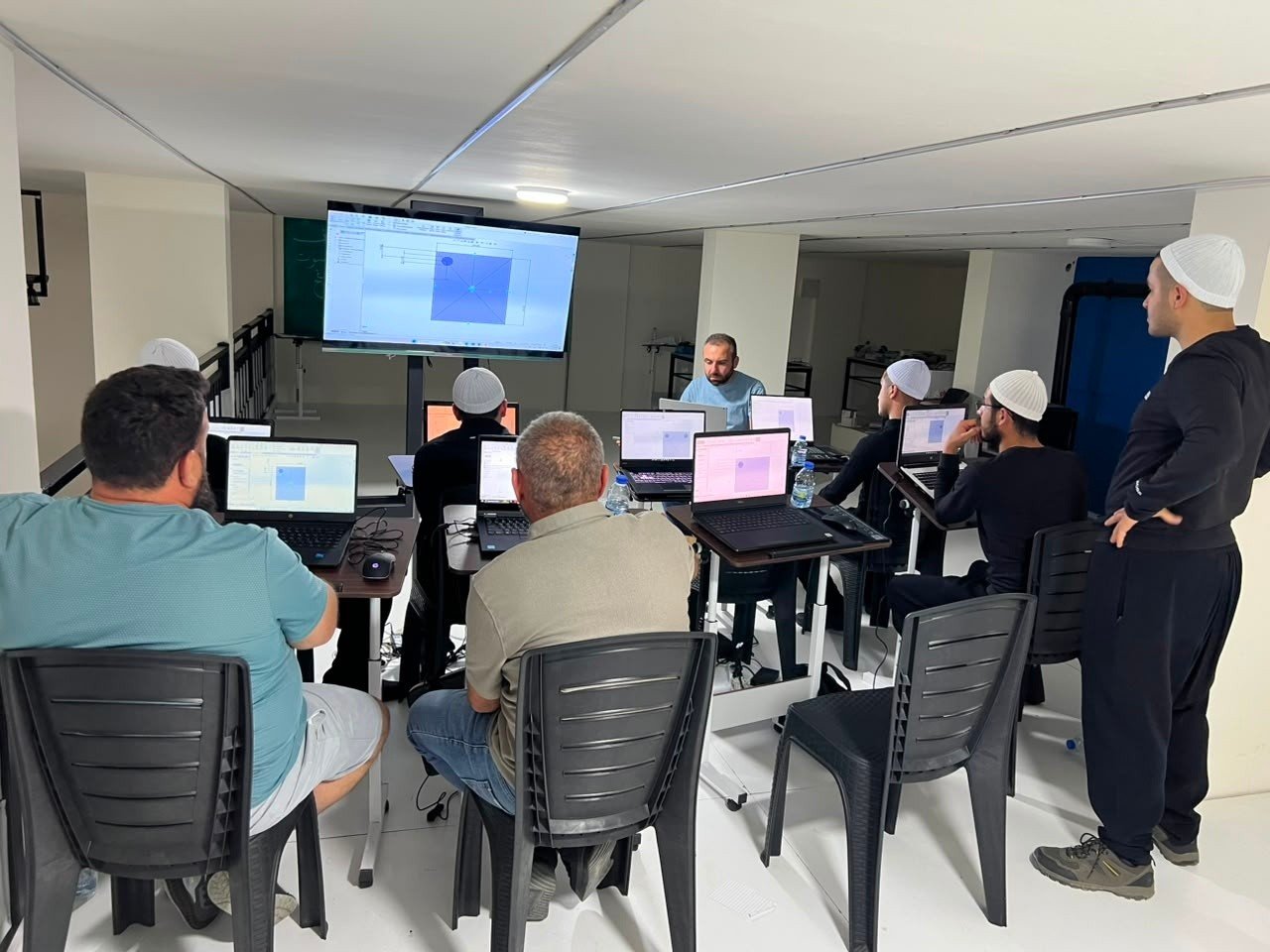 Makerzverse SolidWorks Level 1 course session